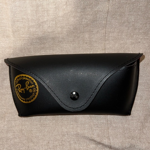 Ray-Ban sunglasses case - Picture 3 of 5